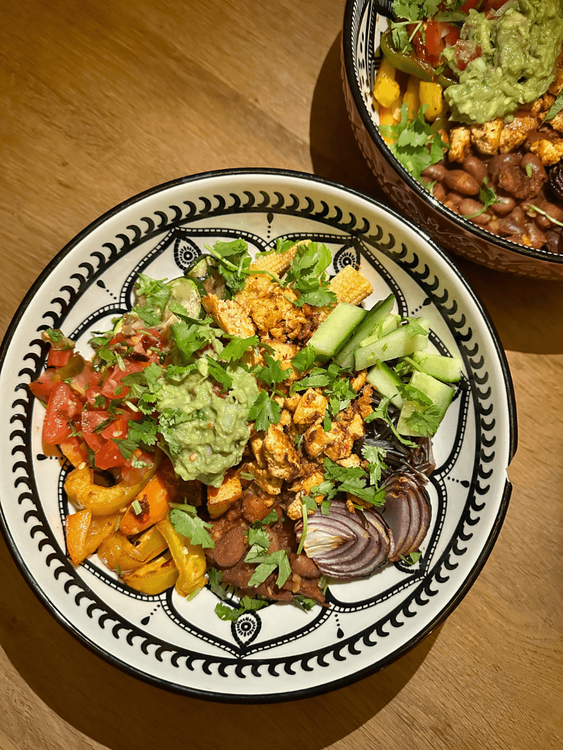 Vegetarische Mexicaanse Bowl Met Geroosterde Groenten Bonen En Rijst